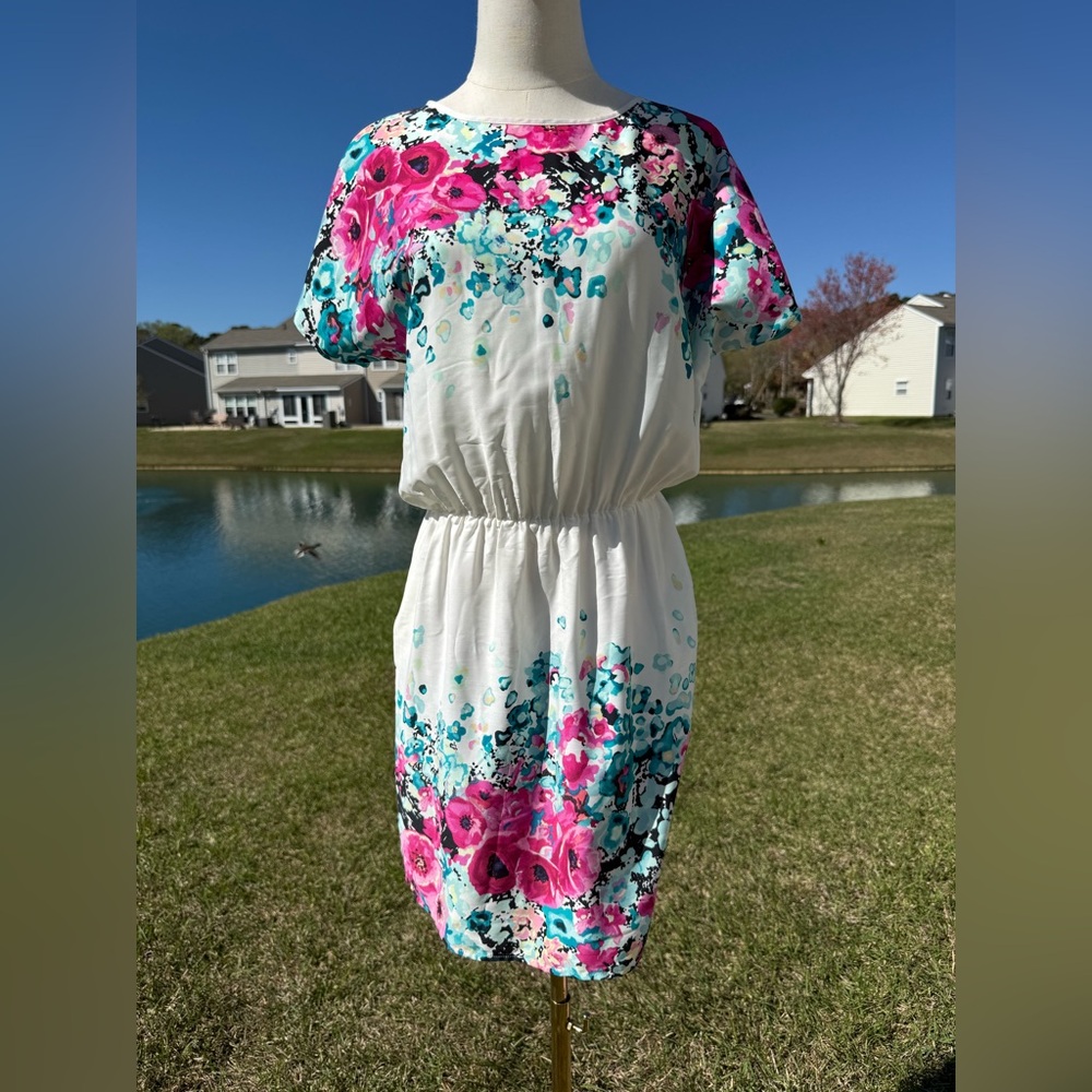 Women’s white dress with Floral accents size xsmall